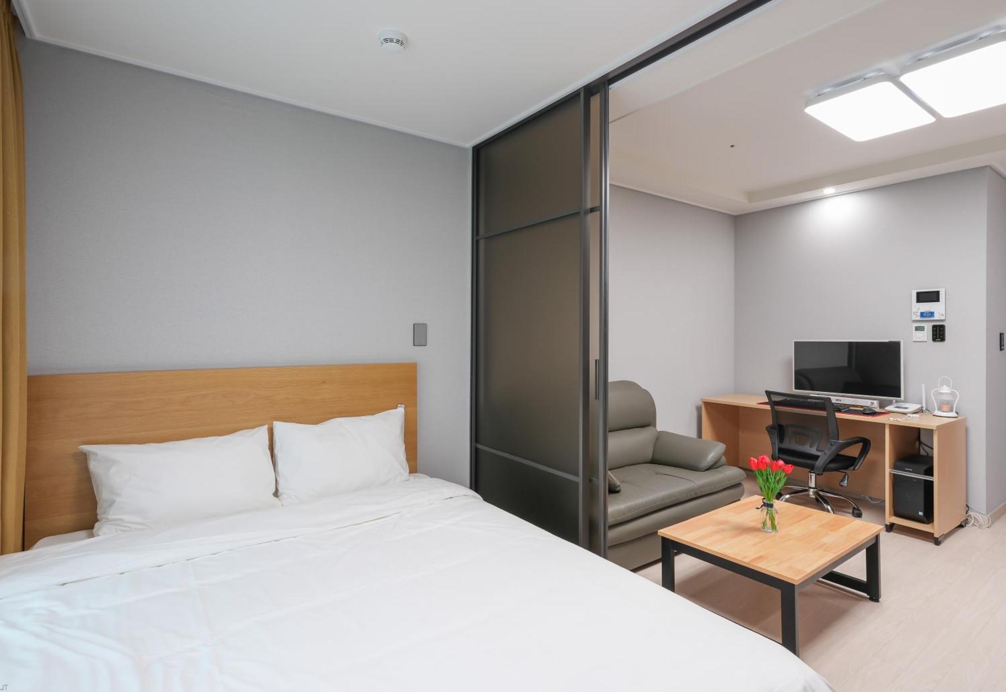 Yeosu Hotel First City Exterior photo